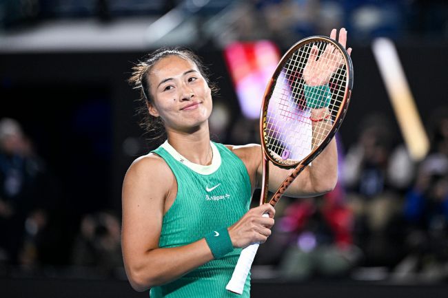 Olimpiyat şampiyonu Zheng Qinwen, gerekli dirsek ameliyatından sonra "kısa bir mola" verdi