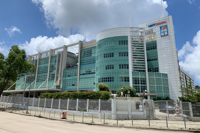 Jimmy Lai kimdir? Hong Konglu medya büyücüsü 20 yıl hapis cezasına çarptırıldı