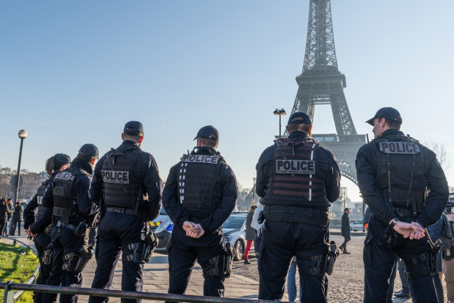 Paris polisi, Fransa ile Fas Dünya Kupası maçında huzursuzluktan korkarak sokakları izlemek için drone kullanacak