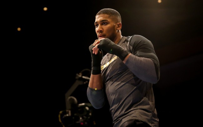 Anthony Joshua, araba kazasından sonra antrenmana geri döndü