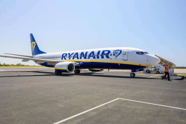 Ryanair, süresi dolmuş pasaportlara rağmen çift vatandaşlık sahiplerine Birleşik Krallık uçuşlarına izin verecek: Geçici bir can simidi