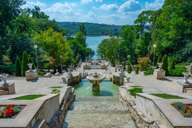 Avrupa Birliği yanlısı parti, Moldova savaşında Rusya yanlısı partiye karşı çoğunluğu kazandı