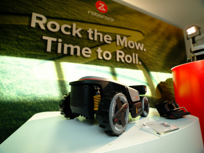 Yeni Roborock çim biçme makinesi serisini görmek için Almanya'ya bir gezi yaptık