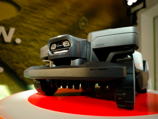 Yeni Roborock çim biçme makinesi serisini görmek için Almanya'ya bir gezi yaptık