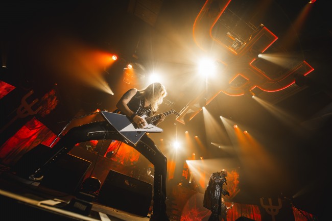 Judas Priest, War Pigs'in hayırsever versiyonuyla Ozzy Osbourne'a saygı duruşunda bulunuyor