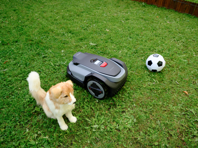 Yeni Roborock çim biçme makinesi serisini görmek için Almanya'ya bir gezi yaptık