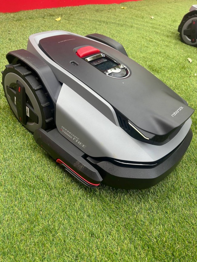 Yeni Roborock çim biçme makinesi serisini görmek için Almanya'ya bir gezi yaptık