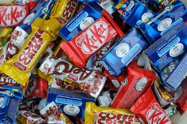 Yoğun işlenmiş gıda bileşenleri korkusu fonunda, Nestle ambalaj üzerindeki etiketleri basitleştirmek istiyor
