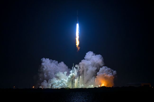 Jeff Bezos'un Blue Origin filmi uzaydan yere indirildi