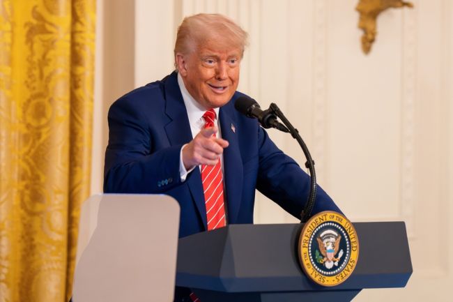 Trump'ın Körfez turu, BAE'nin yapay zeka güç merkezi statüsü için bastırmasıyla sona yaklaşıyor