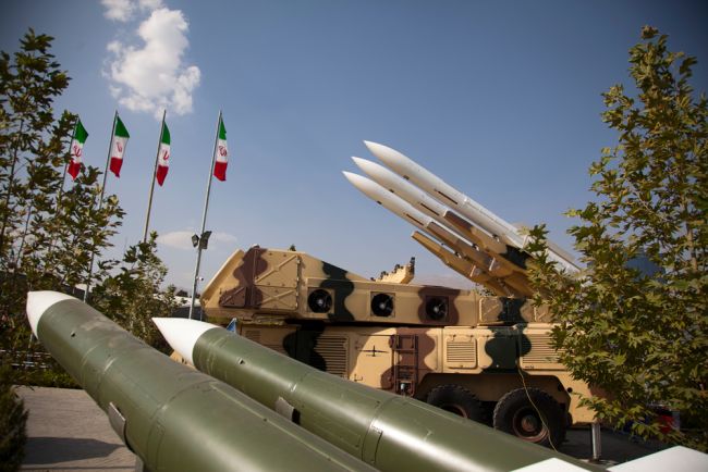 İran, Amerika Birleşik Devletleri bombalamaya devam ederse çatışmayı bölgenin ötesine genişletmekle tehdit ediyor