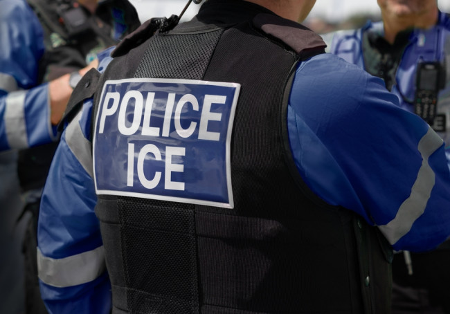 Trump yönetimi, mültecileri gözaltına almak için ICE'nin yetkilerini genişletiyor