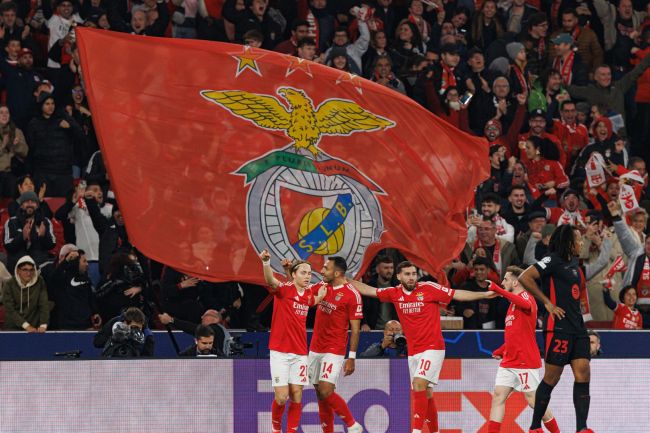 Benfica bu akşam Şampiyonlar Ligi'nde hayatta kalma mücadelesi veriyor... Mourinho'nun Fenerbahçe'sine karşı