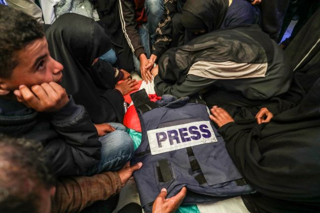 Reuters ve AP muhabirleri, Gazze'deki hastane saldırısında ölenler kasıtlı olarak hedef alınmadı