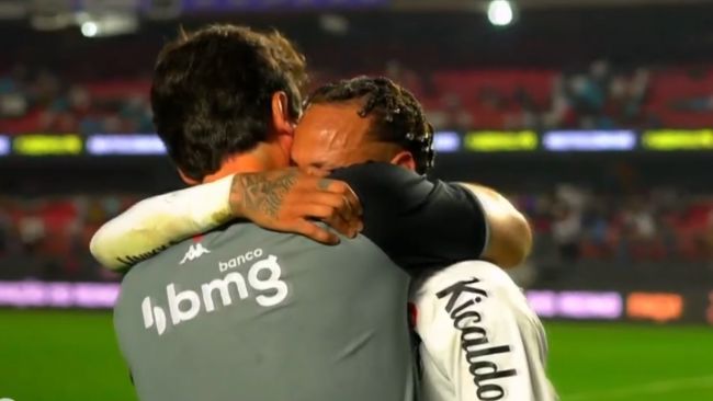 Santos evinde 6-0 kaybederken Neymar gözyaşları içinde ve taraftarlar kelimenin tam anlamıyla ona sırtını dönüyor