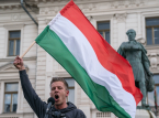 Orb&aacute;n, Macaristan'ın AB yanlısı muhalefete y&ouml;nelmesiyle 16 yıl sonra g&ouml;revden alındı; bu, Avrupa'nın Rusya'ya karşı zaferi