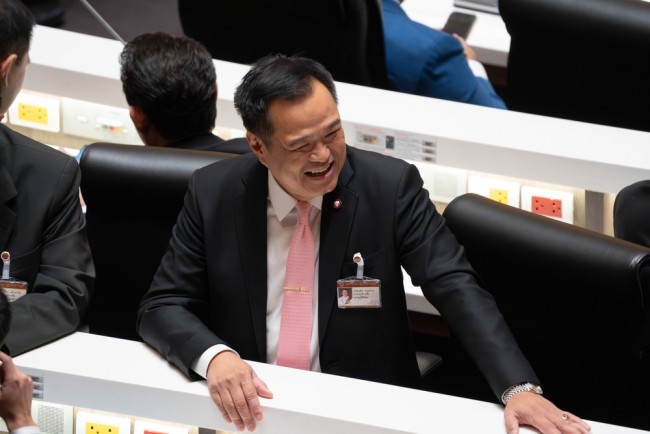 Tayland iki yıl içinde üçüncü başbakanı atadı