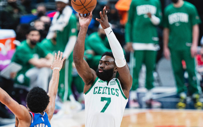 Boston Celtics'ten Jaylen Brown, Twitch'te hakemleri eleştirdiği için 50.000 dolar para cezası aldı