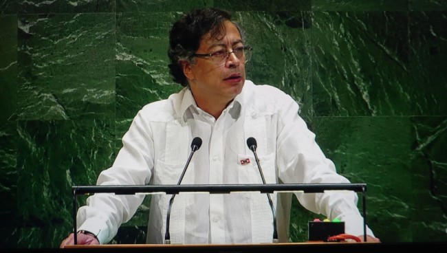 Trump odağını Venezuela'dan kaydırdı ve Kolombiya'yı gümrük vergileriyle tehdit etti