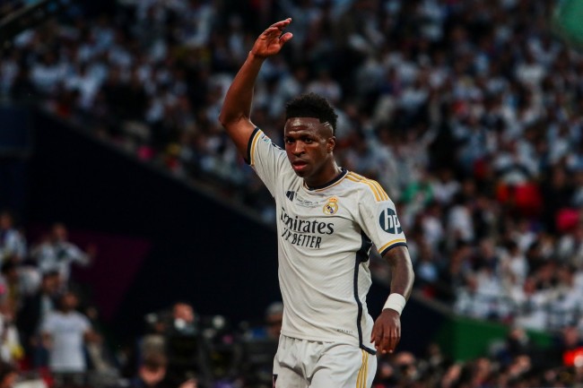 Real Madrid, Bernabéu'da Nazi selamı veren taraftarı oyundan attı