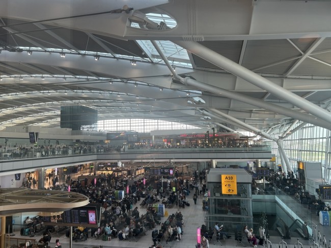 Siber saldırı, Avrupa'nın büyük havalimanlarındaki uçuşları kesintiye uğrattı