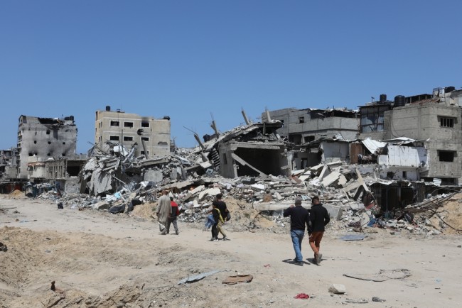 İsrail Gazze Şehri'nin derinliklerine doğru ilerlerken onlarca kişi öldürüldü