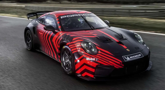 Porsche yepyeni bir 911 yarış arabasını tanıttı