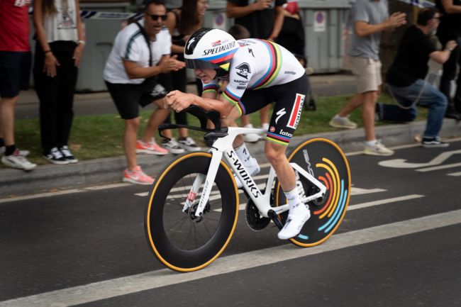 Remco Evenepoel kendini Tour de France için Pogacar'a meydan okumak için görmüyor, "sadece ona yakın olmak" harika