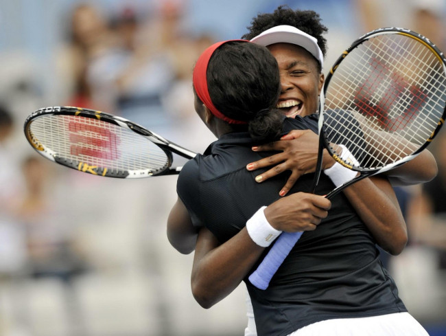 Serena Williams, turnuvanın maçlarını ertelemesi nedeniyle Wimbledon çiftlerden emekli olduğu için kalbi kırıldı
