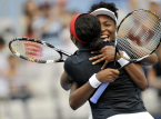Serena Williams, turnuvanın ma&ccedil;larını ertelemesi nedeniyle Wimbledon &ccedil;iftlerden emekli olduğu i&ccedil;in kalbi kırıldı