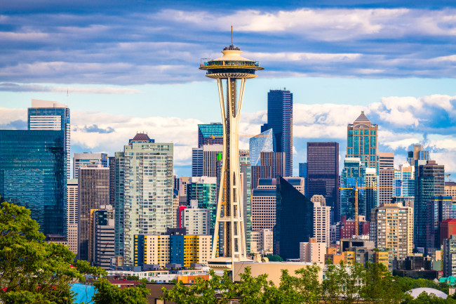 Seattle'daki Space Needle yakınlarında silahlı saldırı gerçekleşti ve üç kişi hayatını kaybetti