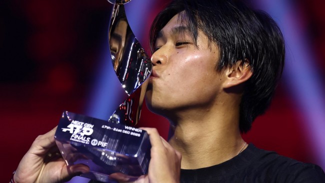 20 yaşındaki Amerikalı Öğrenci Tien, yılın son ATP turnuvasını kaldırdı