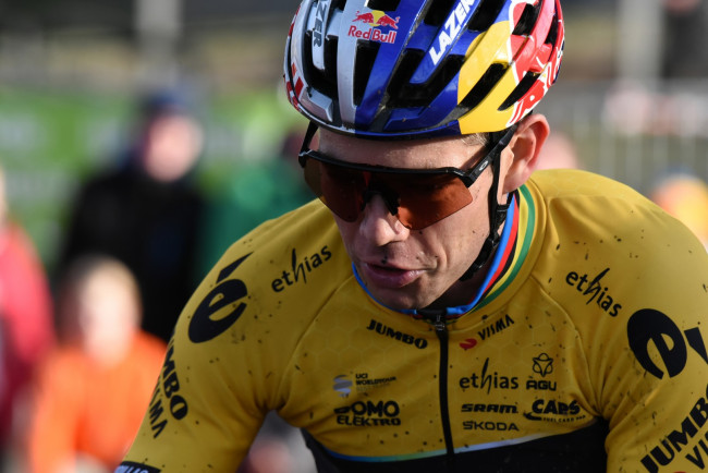 Wout van Aert, Paris-Roubaix'de Pogacar'ı geride bırakarak ikinci Anıt'ı kazandı, "benim için neredeyse her şey demek"