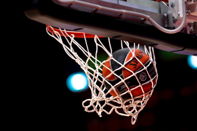 Euroleague, play-off kontenjanlarının yarısının henüz belirlenmemiş olmasıyla son normal sezon turunu kutluyor