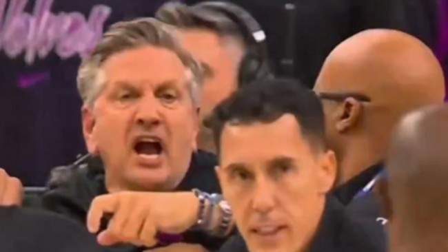 Minnesota Timberwolves koçu uygunsuz dil nedeniyle 35.000 dolar ceza aldı