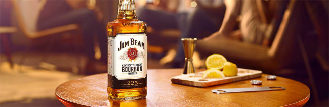 Bourbon piyasası keskin bir şekilde yavaşlıyor ve Jim Beam üretimi 2027'ye kadar askıya alıyor