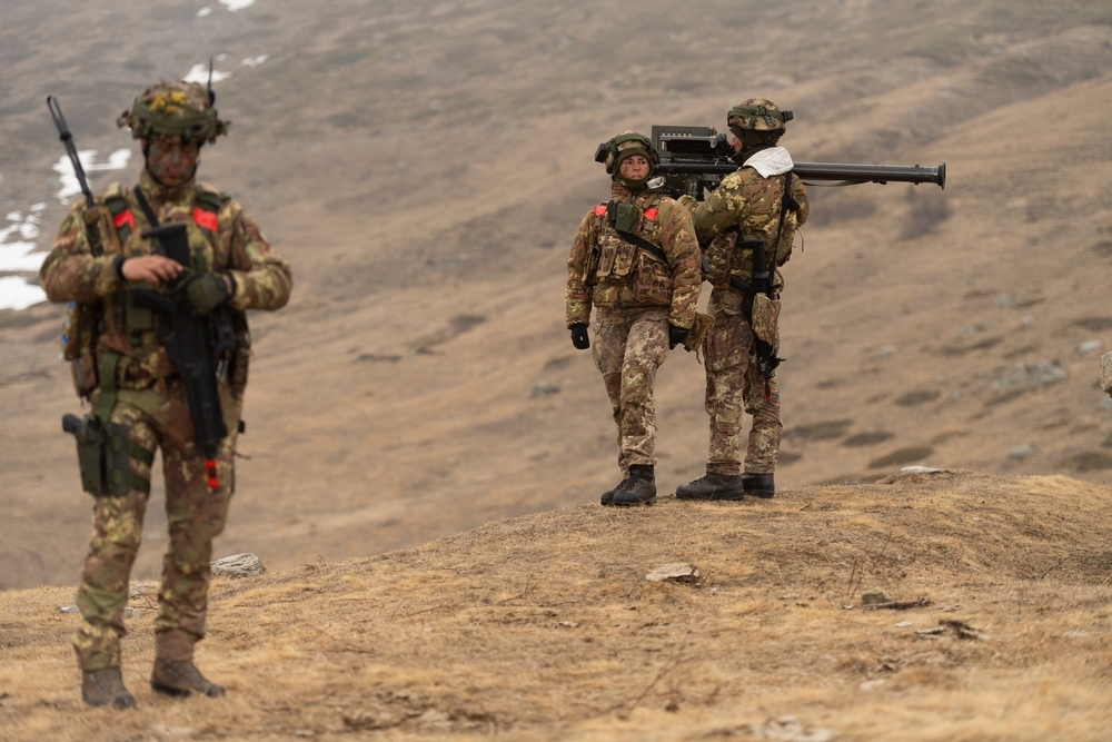 İtalya, büyük silahlı kuvvetler genişlemesinde 100.000 asker eklemek açısından ağırlık taşır