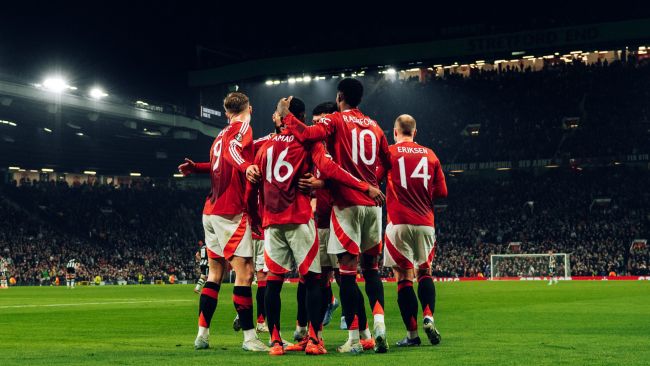 Manchester United, Danimarkalı savunmacıyı Amorim döneminin ilk transferi olarak duyurmak üzere