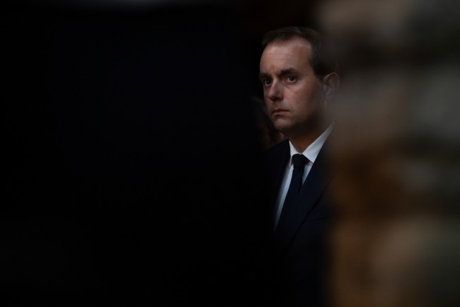 Fransa, görüşmelerin çöküşünün ardından hükümet kapanmasını önlemek için Noel öncesi acil bütçeyi acele ediyor