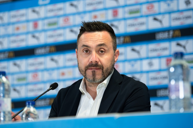 Marseille teknik direktörü Roberto De Zerbi, Le Classsique'de 5-0'lık mağlupiyeden sonra gönüllü olarak görevinden ayrıldı