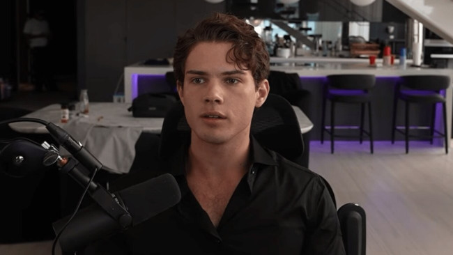 Looksmaxxing influencer'ı Clavicular, canlı yayın sırasında bir timsaha ateş ettiği iddiasıyla suçlandı