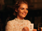 Ready or Not ve Scream VI yıldızı Samara Weaving, PS5'ini her yere g&ouml;t&uuml;r&uuml;r