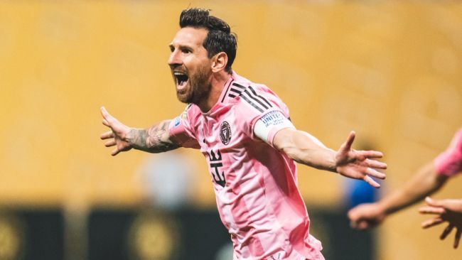 Futbol dünyası, Messi'nin Dünya Kulüpler Kupası'nda kazandıran frikik golüne tepki gösterdi