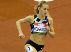 Keely Hodgkinson, Birmingham'da 800m'nin ilk turunda en hızlı koşuyor ve &uuml;st &uuml;ste &uuml;&ccedil;&uuml;nc&uuml; Avrupa şampiyonluğunu hedefliyor