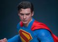 Sıcak Oyuncaklar süper detaylı Superman heykelcik sunar