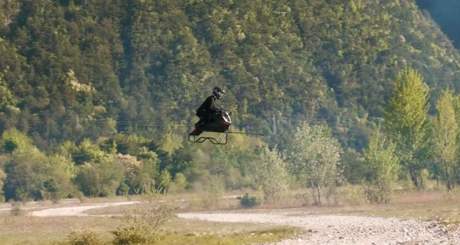 Volonaut'un Airbike'ı, Star Wars'tan fırlamış gibi görünüyor