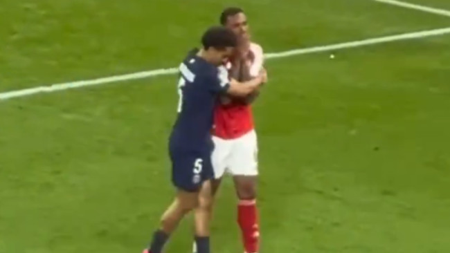 Marquinhos, PSG-Arsenal finalinde son penaltıyı kaçıran Gabriel Magalhães'e söylediklerini açıklıyor