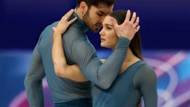 Laurence Fournier Beaudry ve Guillaume Cizeron'un Kış Olimpiyatları'ndaki zaferi, zor tartışmalarla gölgelenmiş