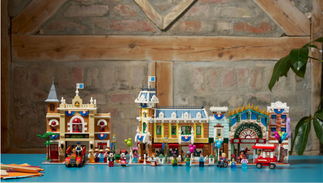 Lego 3.900 Main Street setiyle Disney tema parklarına saygı duruşunda bulunuyor