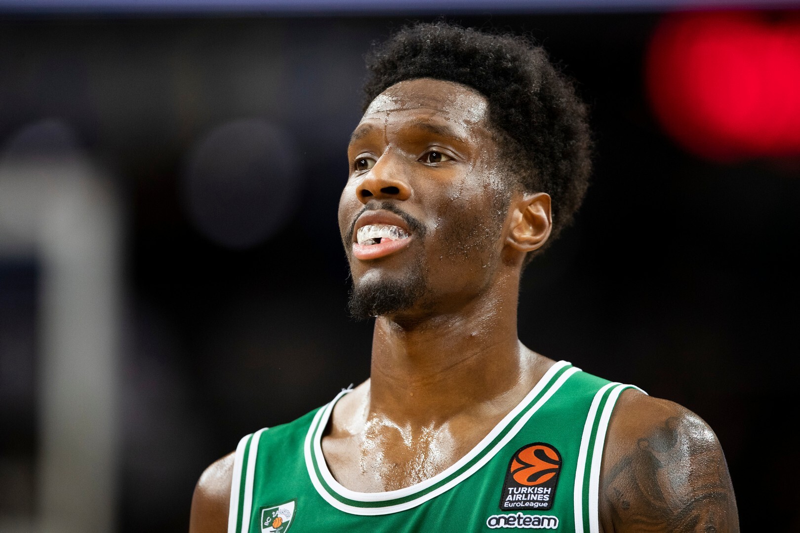 Panathinaikos, EuroLeague'de en yüksek ücretli üçüncü oyuncu olan Amerikalı yıldız Nigel Hayes-Davis ile sözleşme imzaladı